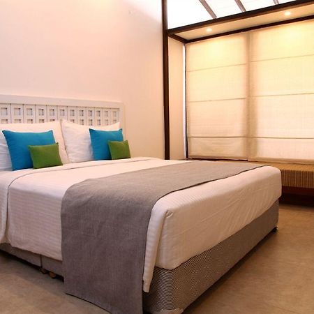 Blue Oceanic Beach Hotel Негомбо Екстериор снимка